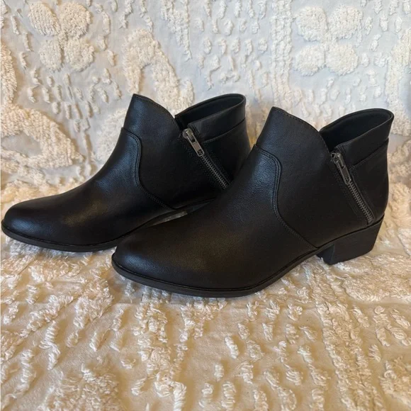 Women's Black Ankle Booties with Side Zip #569 - Picture 1 of 5
